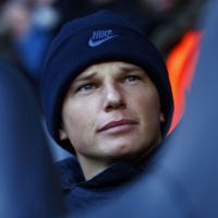 Debut Arshavin Kembali Tertunda
