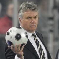 Rusia Izinkan Chelsea Pinang Hiddink