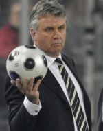 Rusia Izinkan Chelsea Pinang Hiddink
