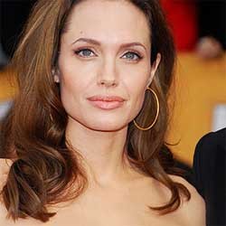 Angelina Jolie Panik Hilangkan Anting Rp 19 M