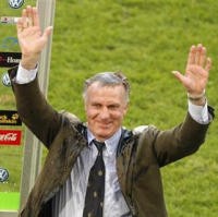 Klub Eropa Tolak Pembatasan Gaji