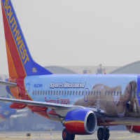 Wow! Pose Wanita Seksi Hiasi Pesawat AS