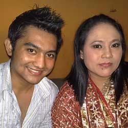 Nunung Srimulat Valentine Mesra Dengan Suami ke-4