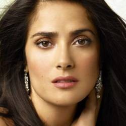 Salma Hayek Susui Bayi Tak Dikenal 