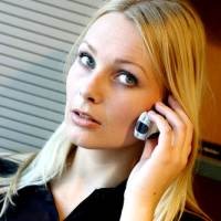 Ponsel Taklukkan Kekasih di Hari Valentine