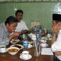 Usai Dilantik Jadi Wagub Jatim, Gus Ipul Ganti Kaos Lalu Nyate