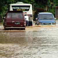 Banjir Bandang Terjang Jalur Pacitan-Ponorogo