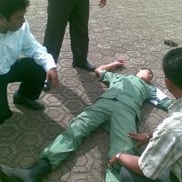 Satu Linmas Tewas Tertusuk, Polisi Dilempari Massa