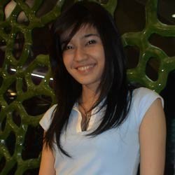 Feminin Manis Ala Dhini Aminarti