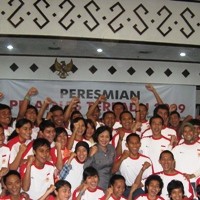 Rita Subowo Resmikan Pelatnas SEA Games 2009