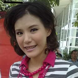 Olga Lydia Lupa Valentine Bareng Cowok