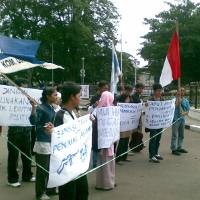 Mahasiswa Demo Caleg yang Gunakan Simbol Agama