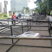 Baliho di Asia Afrika Roboh Diterpa Angin Kencang