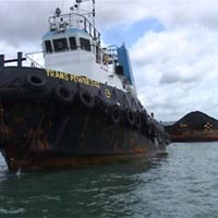 Cuaca Buruk, Kapal Muat Batu Bara Sandar di Teluk Pacitan
