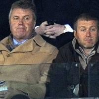 Hiddink Serius Lalu Senang