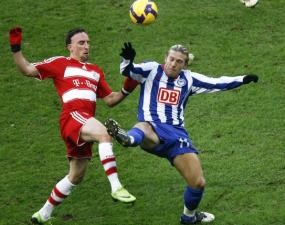 Bayern Kalah, Hertha Puncaki Klasemen