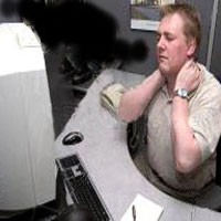 Awas, Keranjingan Komputer Bikin Leher Meradang 