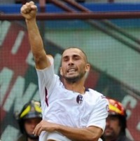 Taring Tua Di Vaio Masih Tajam