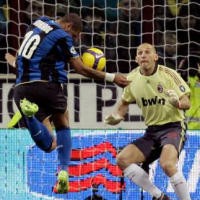 Gol Adriano Jadi Buah Bibir