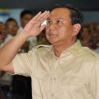  Berebut Foto Bareng, Potong Tumpeng pun Mundur