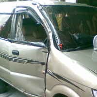Panther Tabrak Pick Up dan 3 Sepeda Motor, 1 Tewas