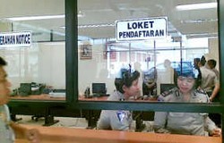 Komputer Terganggu, Pengurus STNK Menumpuk di Loket Samsat