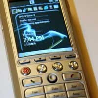 Ponsel Bantu Pelajar Lulus Aljabar