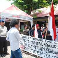Polres Surabaya Selatan Didemo Mahasiswa Toli Toli