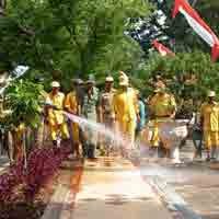 SBY Akan Kunjungi Tuban, Pasukan Kuning Ngepel Trotoar