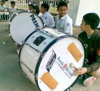 Siswa SMPN 7 Latihan Marching Band