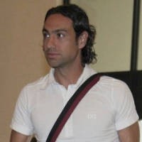 Nesta Naik Meja Operasi