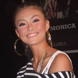 Agnes Monica Siap Duet Bareng Hillary Clinton