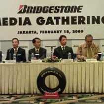 Banderol Ban Bridgestone Tak Naik