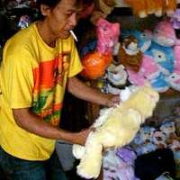 Holis, Gudangnya Produk Boneka Bandung