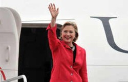 Agenda Hillary: Nonton Dahsyat, Bertemu SBY, Mengecek Kakus