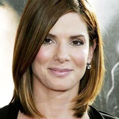 Sandra Bullock Adopsi Pemain Sepakbola