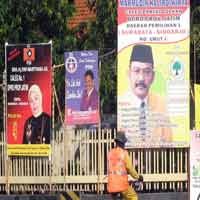 Baliho Caleg Menjual Diri Masih Bertebaran di Jalur Terlarang