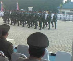 Teriakan Huuu di Atraksi Berbaris HUT Pomal