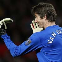 Rekor Eropa di Depan Van der Sar