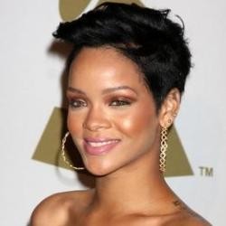 Pasca Dipukuli Pacar, Rihanna Mencoba Tegar 