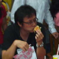 203 Orang Adu Cepat Makan Burger