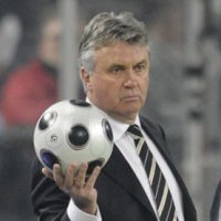 Jangan Dulu Ubah Taktik Scolari, Hiddink