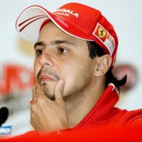 Badai Tak Halangi Optimisme Massa