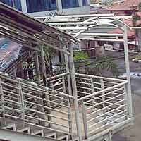 Atap Halte Busway Duren Tiga Jebol