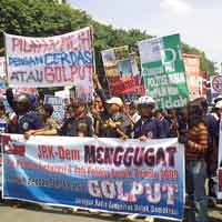 Massa Radio Komunitas Demo, Minta Jatah Kanal 20 Persen