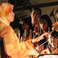 Berharap Angklung Terus Naik Panggung