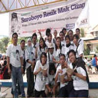 Serunya Aksi Suroboyo Resik Mak Cling