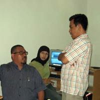 Ketua PDIP Surabaya Mendadak Muncul di Markas Baru Kami