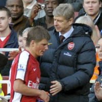 Kebijakan Wenger Dikritik Fergie