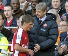 Kebijakan Wenger Dikritik Fergie